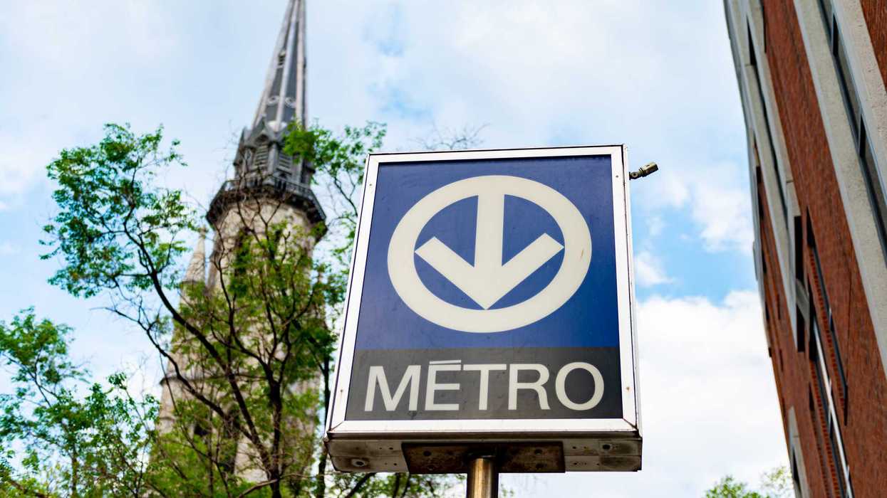 L'affiche d'une station de métro STM.
