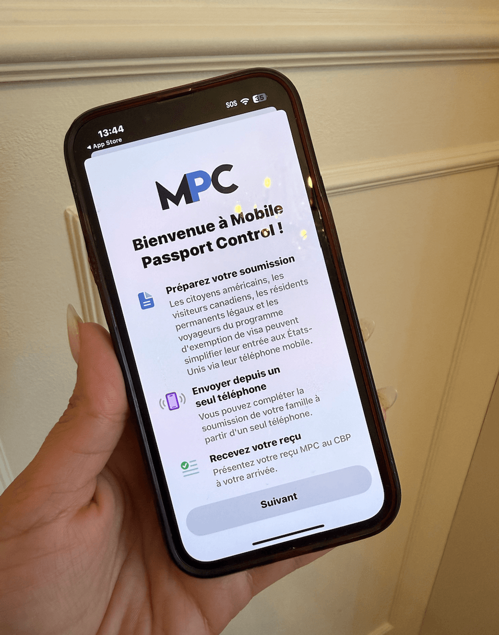 L'application Mobile Passport Control (MPC) affich\u00e9e sur un t\u00e9l\u00e9phone.