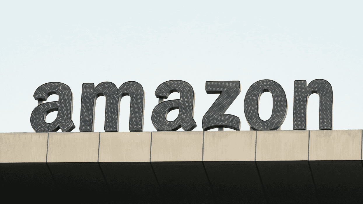 L'enseigne d'un bâtiment Amazon.