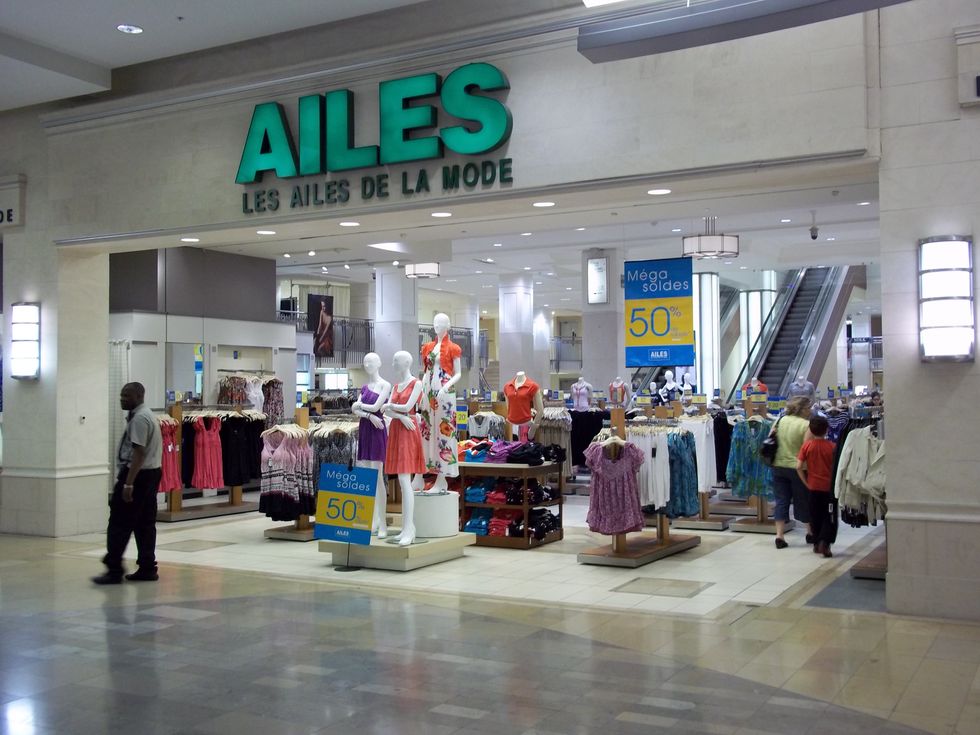 L'entr\u00e9e de Les Ailes De La Mode au rez-de-chauss\u00e9e