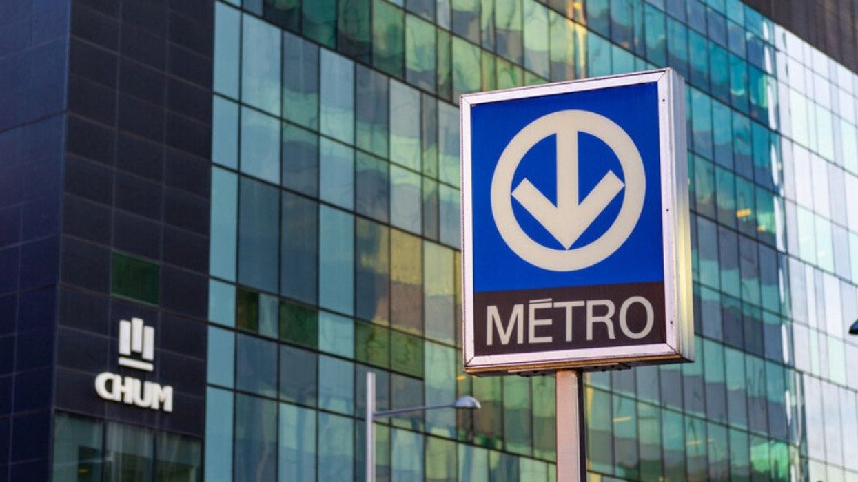 L'entrée d'un métro à Montréal.