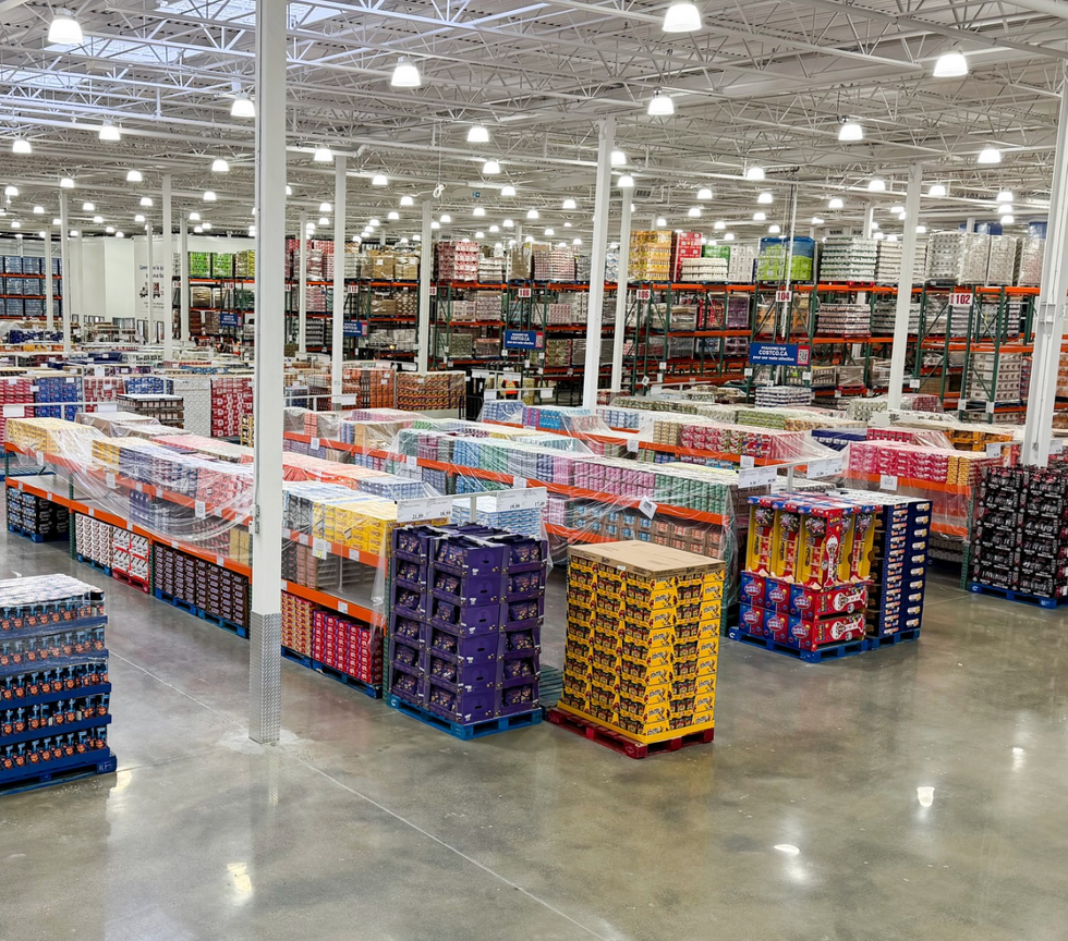 L'entrep\u00f4t Costco Pour l'entreprise de Qu\u00e9bec regorge de produits en formats g\u00e9ants.