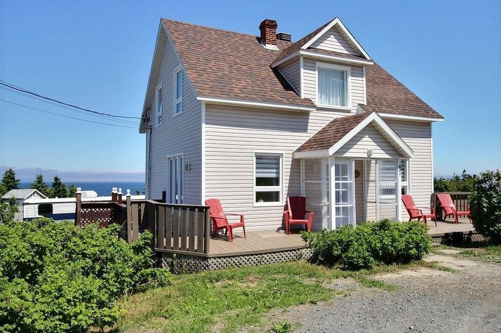 L'ext\u00e9rieur de la maison en Gasp\u00e9sie.