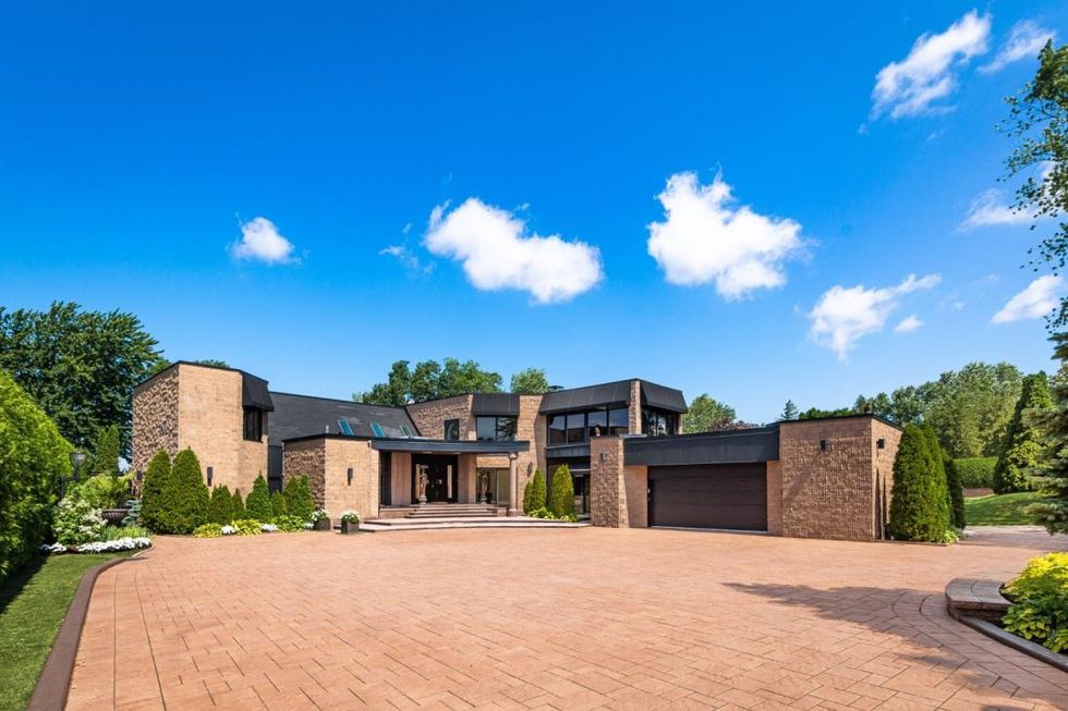 L'ext\u00e9rieur de la maison \u00e0 Laval.