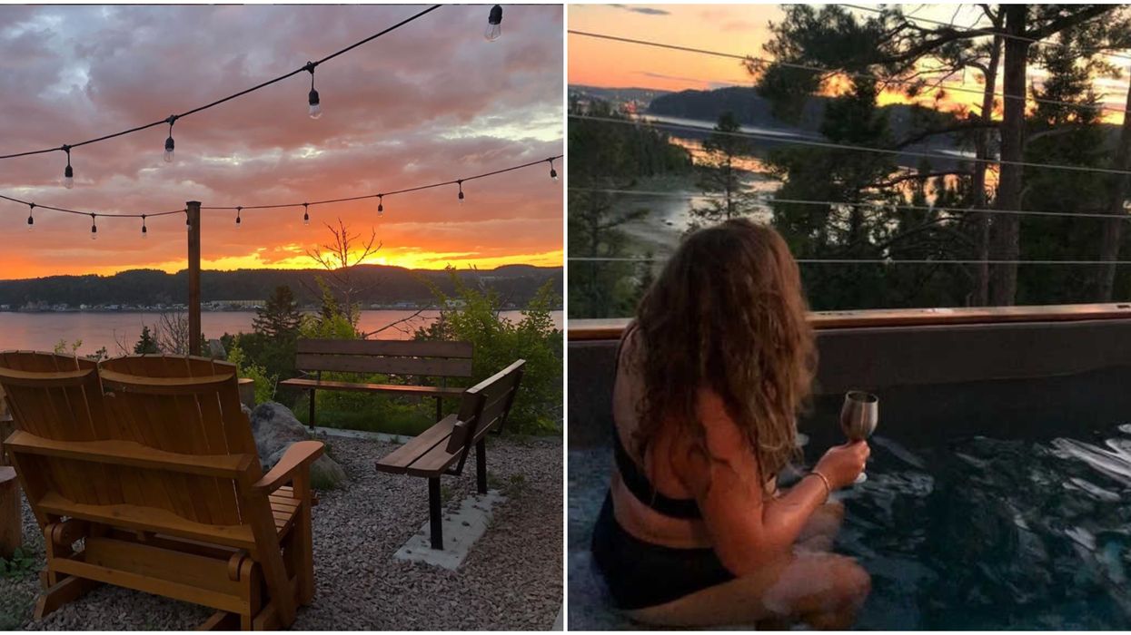 L'hôtel au Gîte du Haut des Arbres au Saguenay a une piscine perchée dans les montagnes
