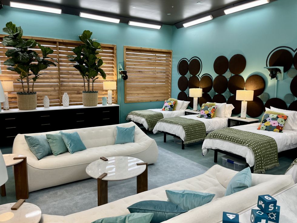 L'une des chambres \u00e0 Big Brother C\u00e9l\u00e9brit\u00e9s. La couleur principale est le turquoise.