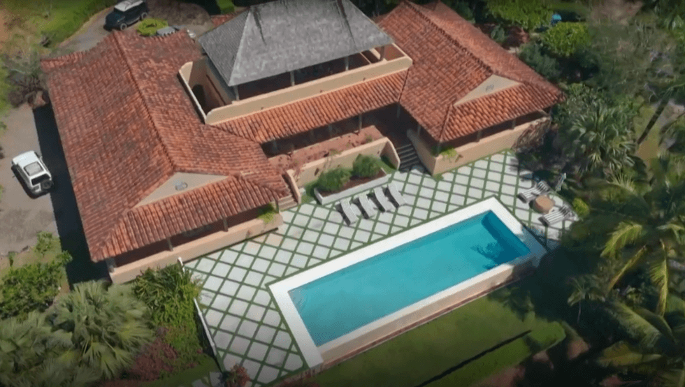 L'une des maisons d'OD Panama 2026 et son \u00ab infinity pool \u00bb.