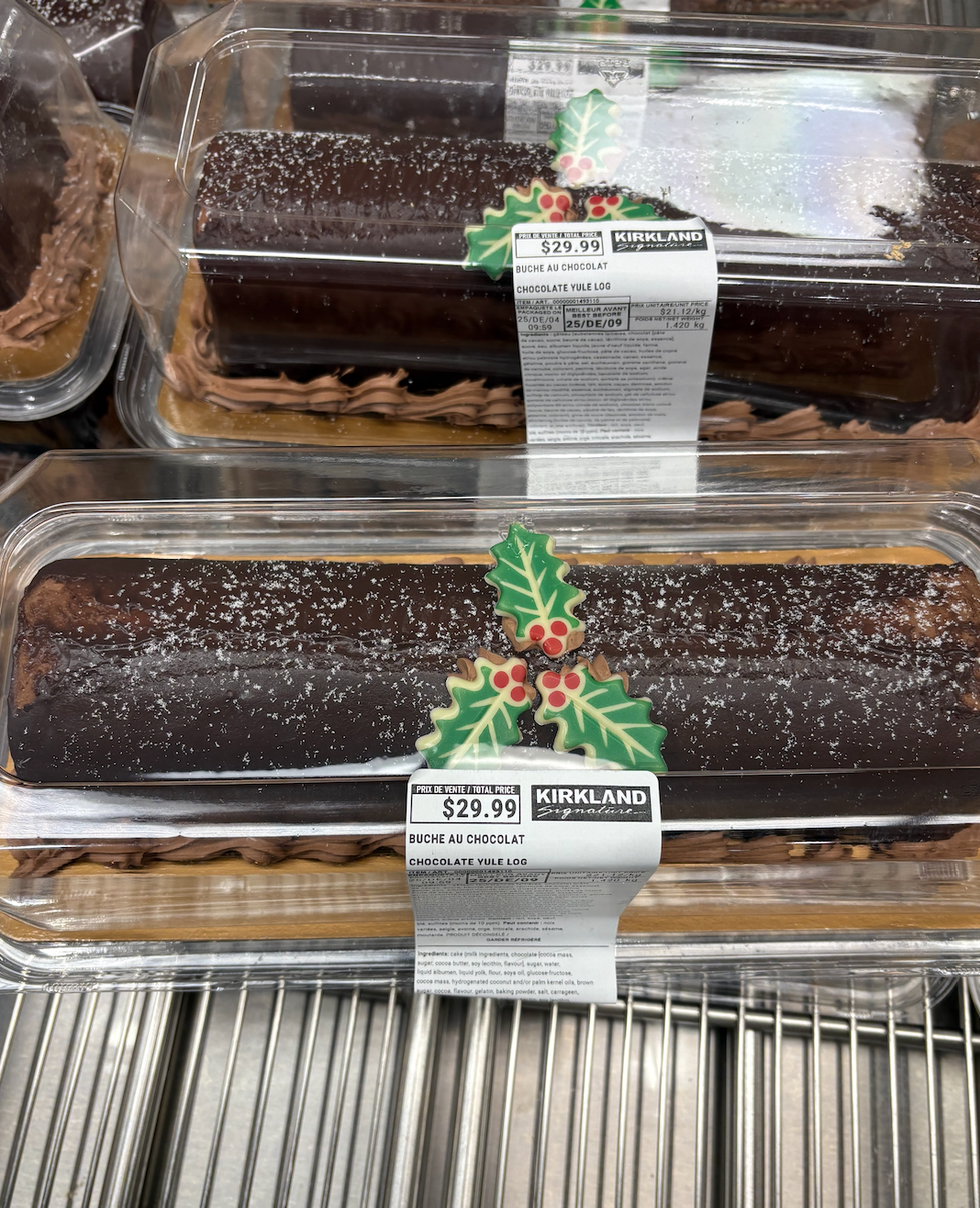 La b\u00fbche au chocolat Kirkland Signature offerte dans la p\u00e2tisserie du Costco
