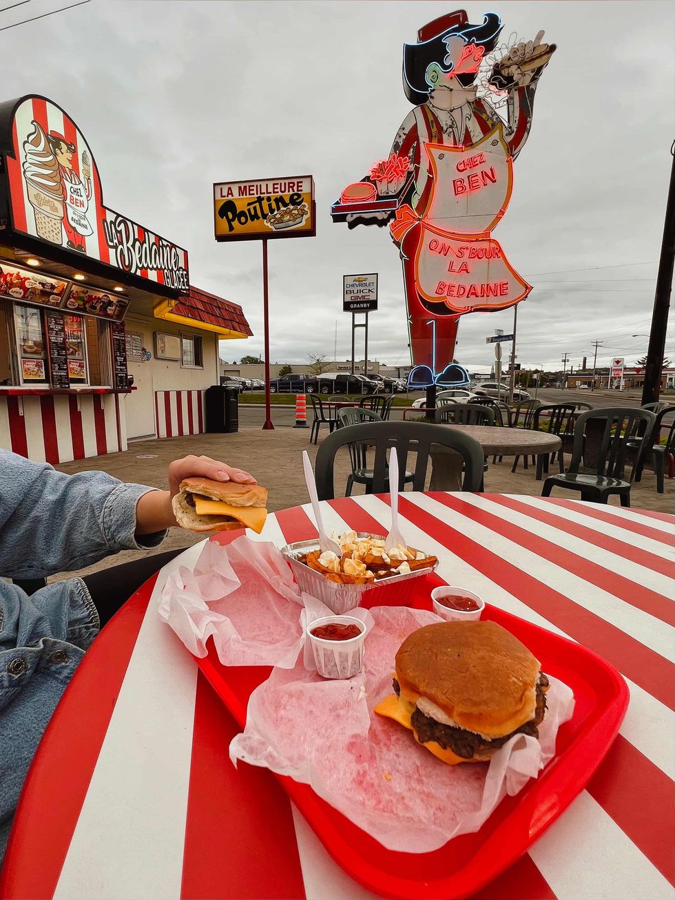 La cantine Chez Ben \u00e0 Granby.