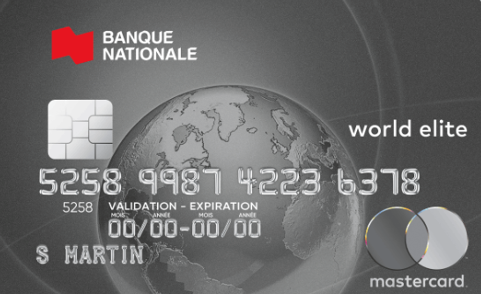La carte grise et argent\u00e9e Mastercard World Elite de la Banque Nationale.