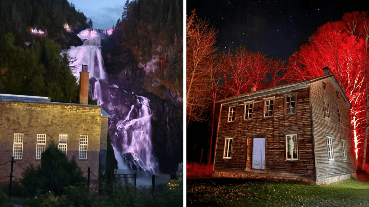 La chute Ouiatchouan éclairée en soirée. Droite : Une maison ancienne au Québec.
