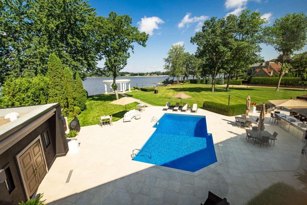 La cour arri\u00e8re.