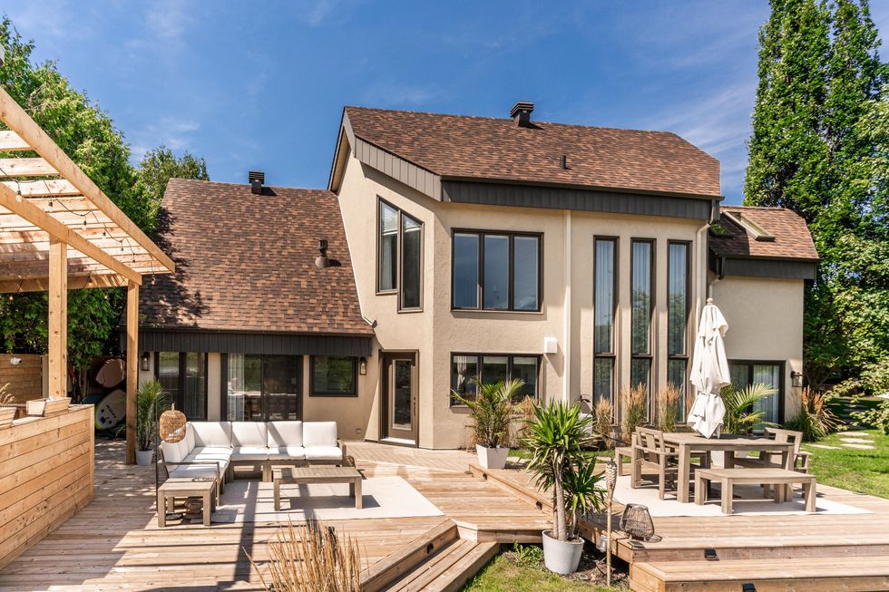 La cour arri\u00e8re.