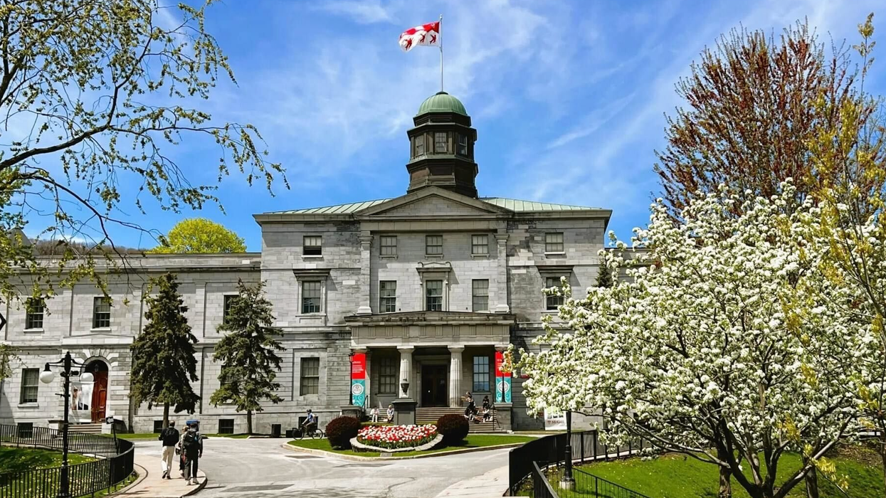 La devanture de l'Université McGill à Montréal.