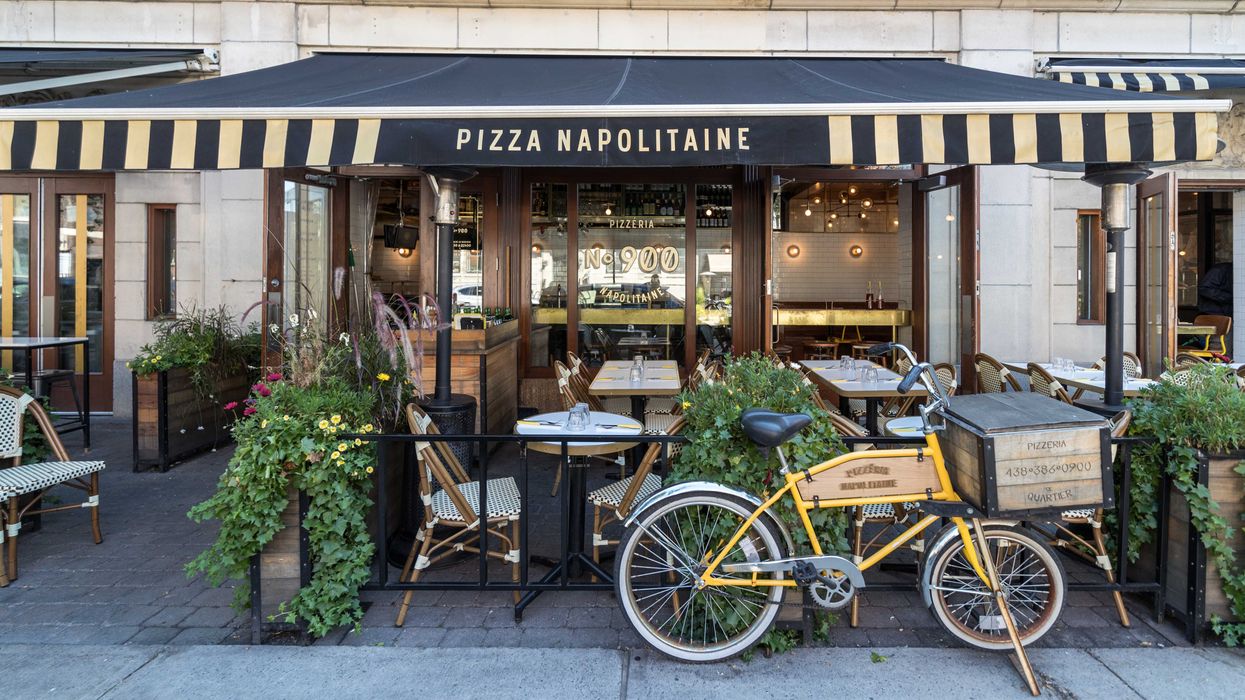 La devanture de la pizzéria NO.900 d'Outremont.