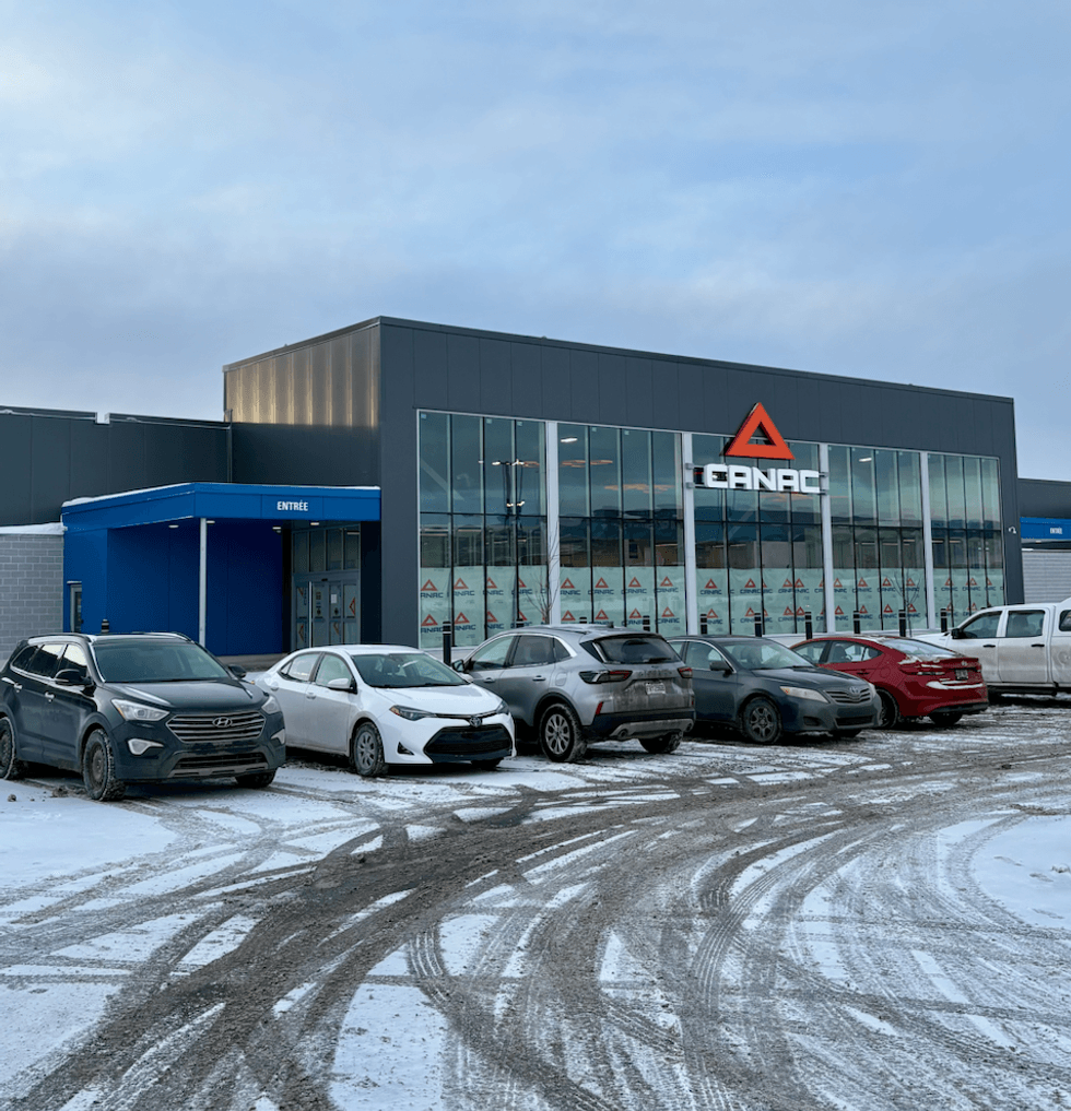 La devanture du Canac \u00e0 Laval, qui ouvre en f\u00e9vrier.