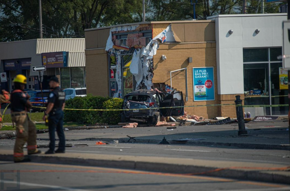 La fa\u00e7ade du d\u00e9panneur apr\u00e8s l'accident.