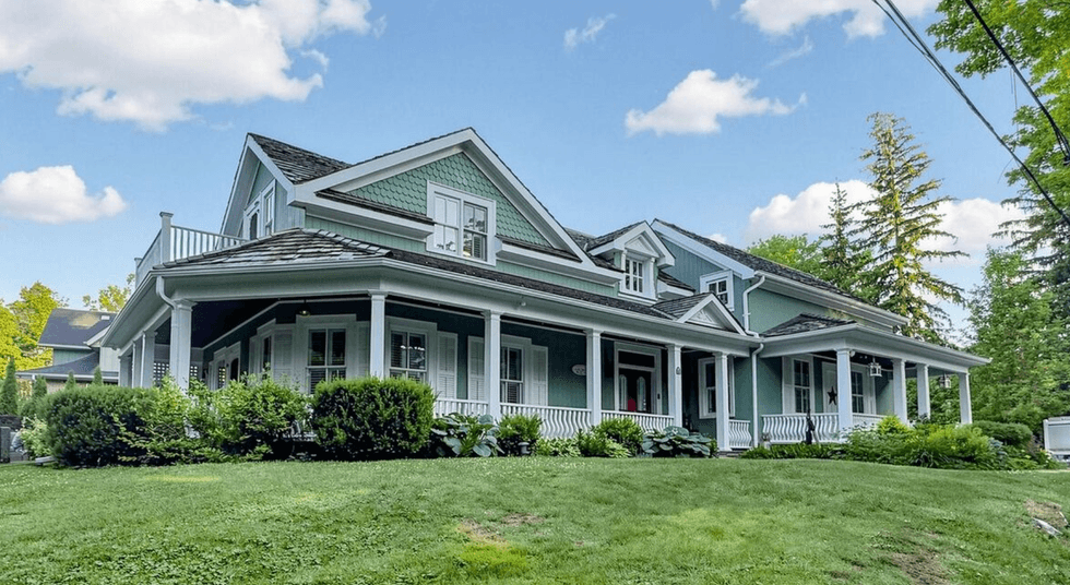 La fa\u00e7ade ext\u00e9rieure de la maison de Gilmore Girls.