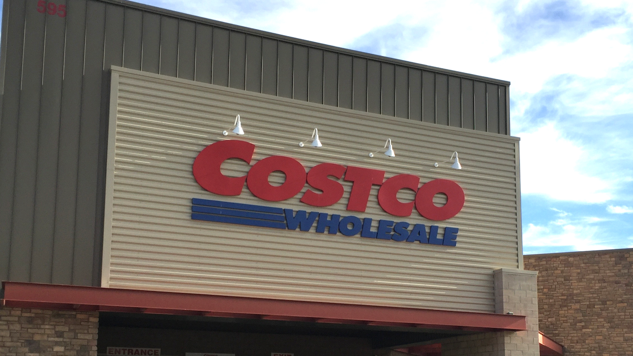 La façade d'un entrepôt Costco.