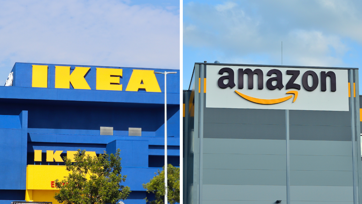 La façade d'un IKEA. Droite : La façade d'un bâtiment Amazon.