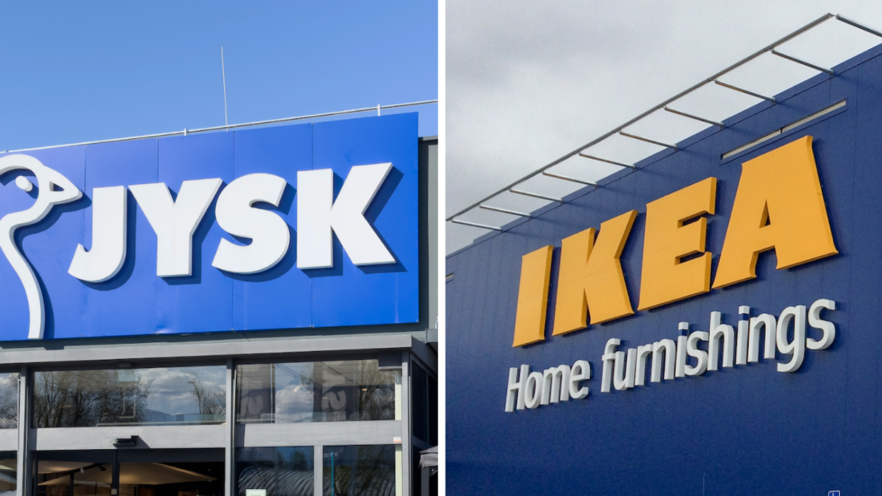 La façade d'un Jysk. Droite : La Façade d'un IKEA.