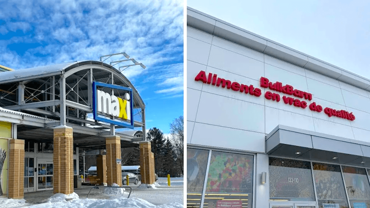 La façade d'un Maxi. Droite : La façade d'un Bulk Barn.