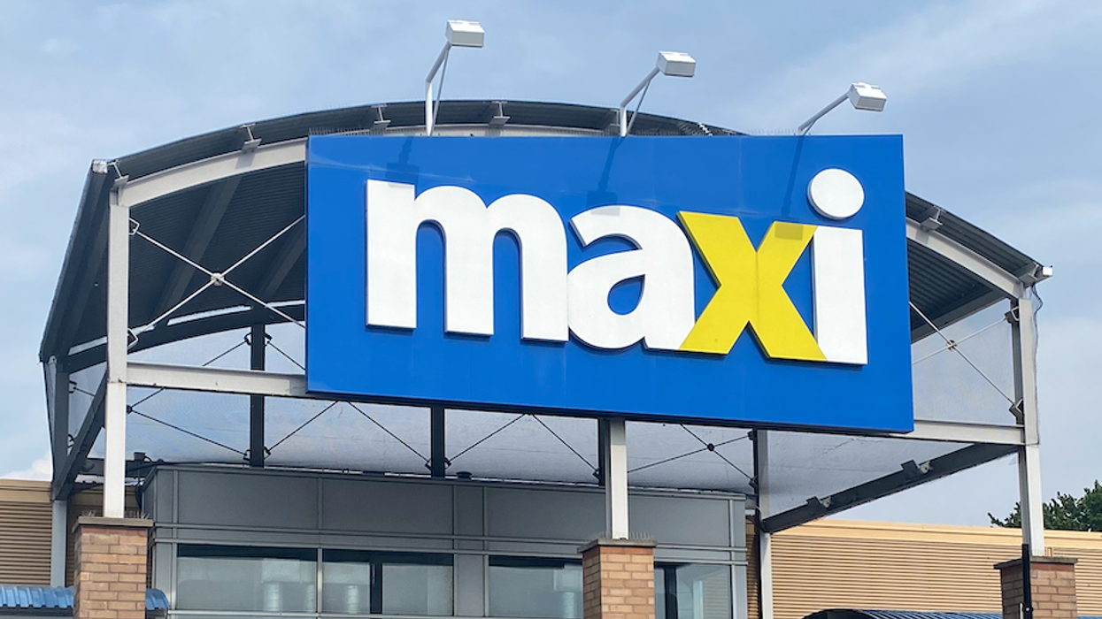 La façade d'un Maxi.