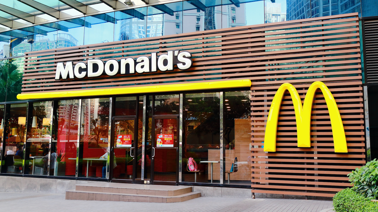 La façade d'un McDonald's.