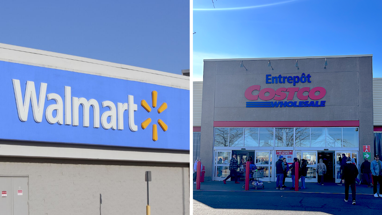 La façade d'un Walmart. Droite : La façade d'un Costco.