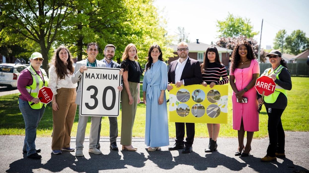 La mairesse de Longueuil Catherine Fournier entourée d'élus, notamment.