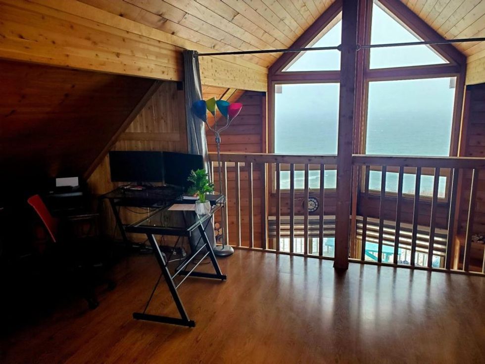 La mezzanine du chalet en Gasp\u00e9sie.