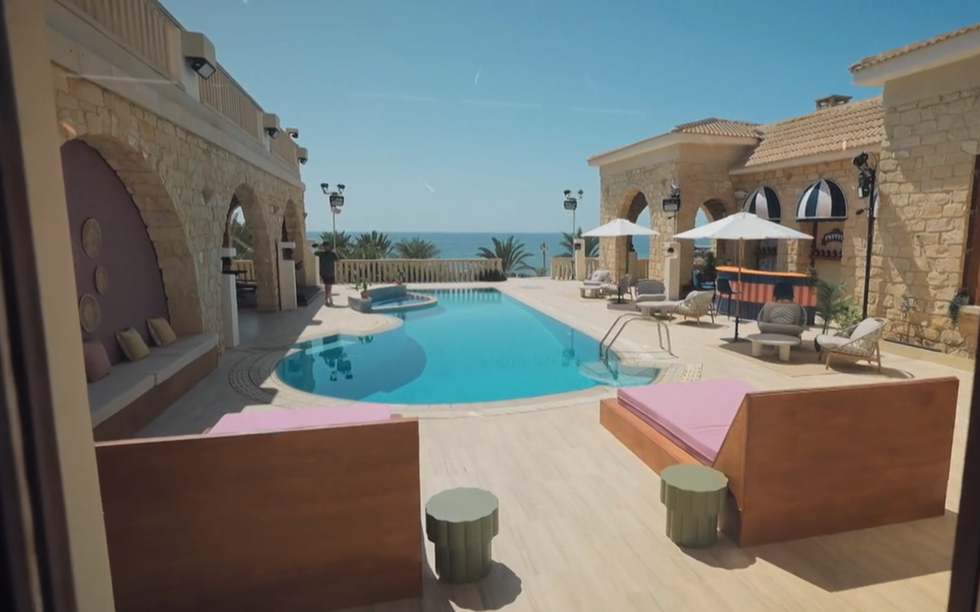 La piscine de la maison des filles d'Occupation Double Chypre.