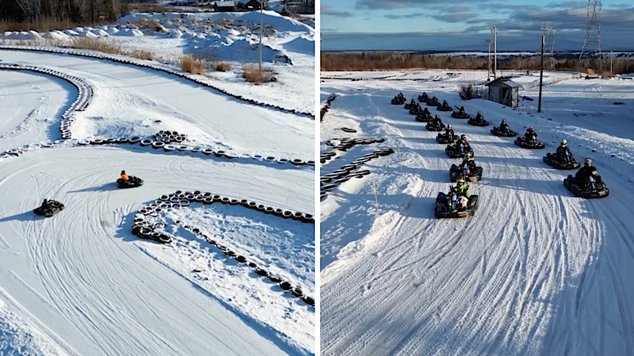 La piste de karting Complexe KCR Karting. Droite : Une course de karting au Complexe KCR Karting.