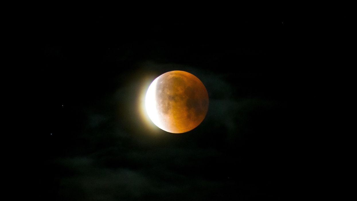 La plus longue éclipse lunaire du siècle a lieu ce mois-ci au Québec et ça va être magique