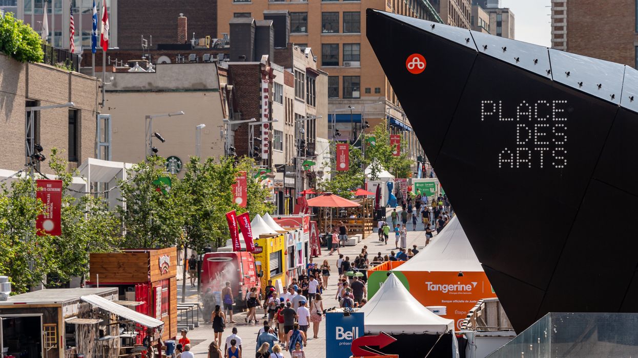 La rue Sainte-Catherine, en plein coeur du Quartier des spectacles, à Montréal.