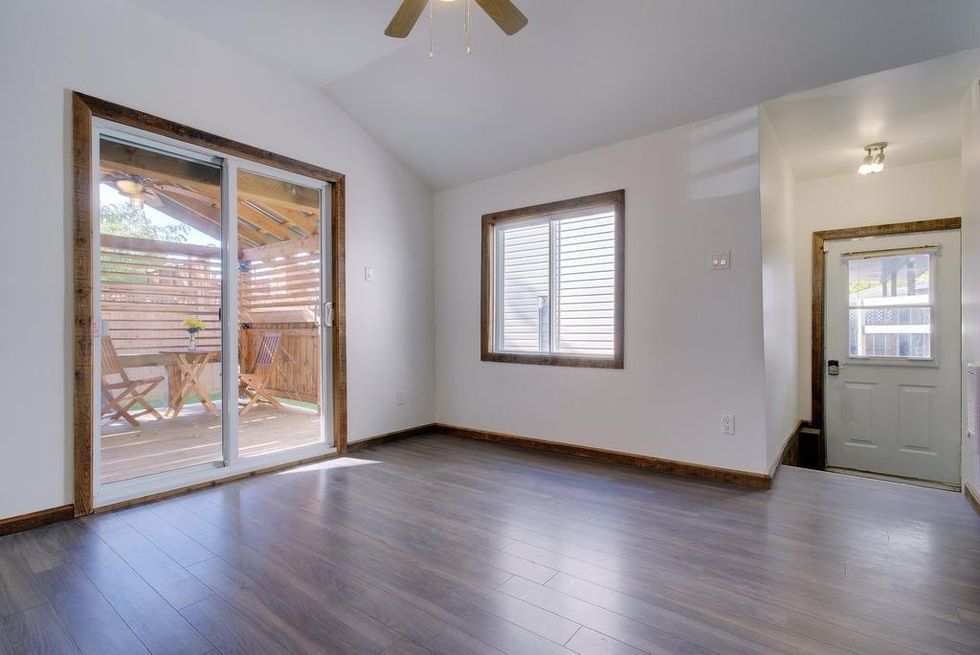 La salle familiale et acc\u00e8s \u00e0 la terrasse.