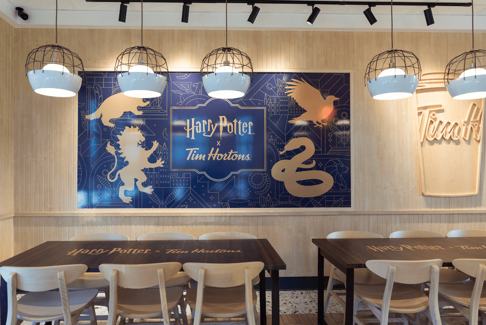 La salle \u00e0 manger du caf\u00e9 Tim Hortons X Harry Potter.