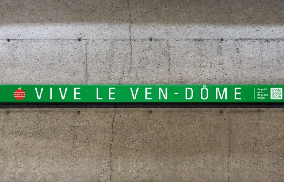 La station de m\u00e9tro Vend\u00f4me est devenue Vive Le Ven-D\u00f4me pour le temps des F\u00eates.
