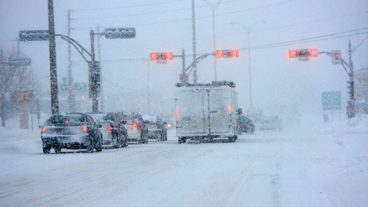 La tempête de neige au Québec cause plusieurs fermetures d'écoles et de routes