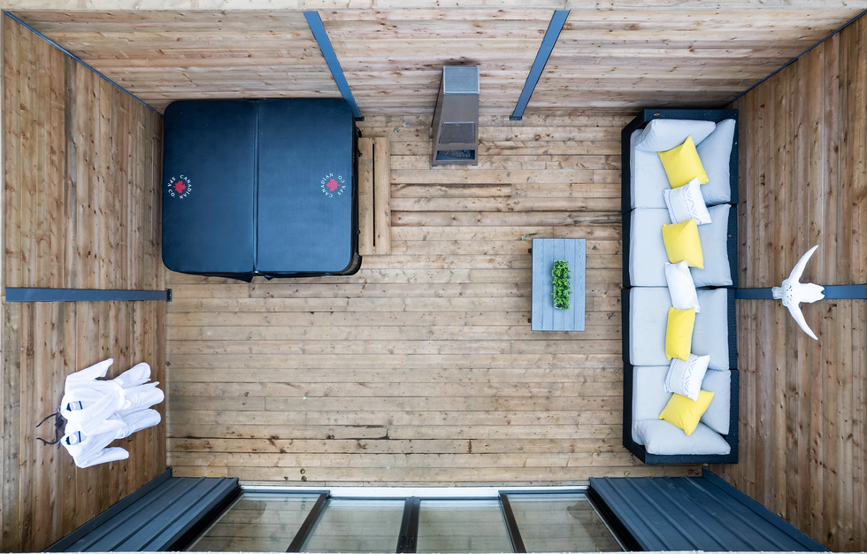 La terrasse des mini-chalets.