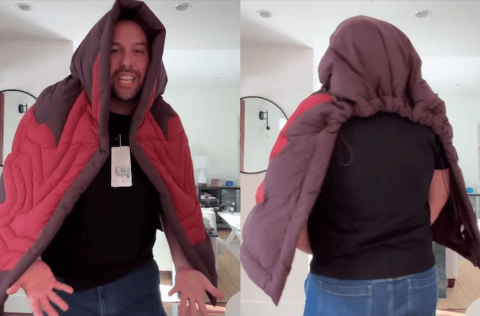 La \u00ab Veste ch\u00e2le matelass\u00e9e convertible \u00c9quipe Canada \u00bb, par lululemon athletica, port\u00e9e style \u00ab poncho \u00bb.