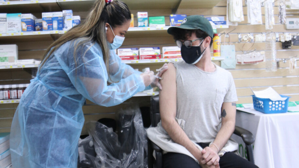 La vaccination contre la grippe commence bientôt au Québec et voici qui doit la recevoir