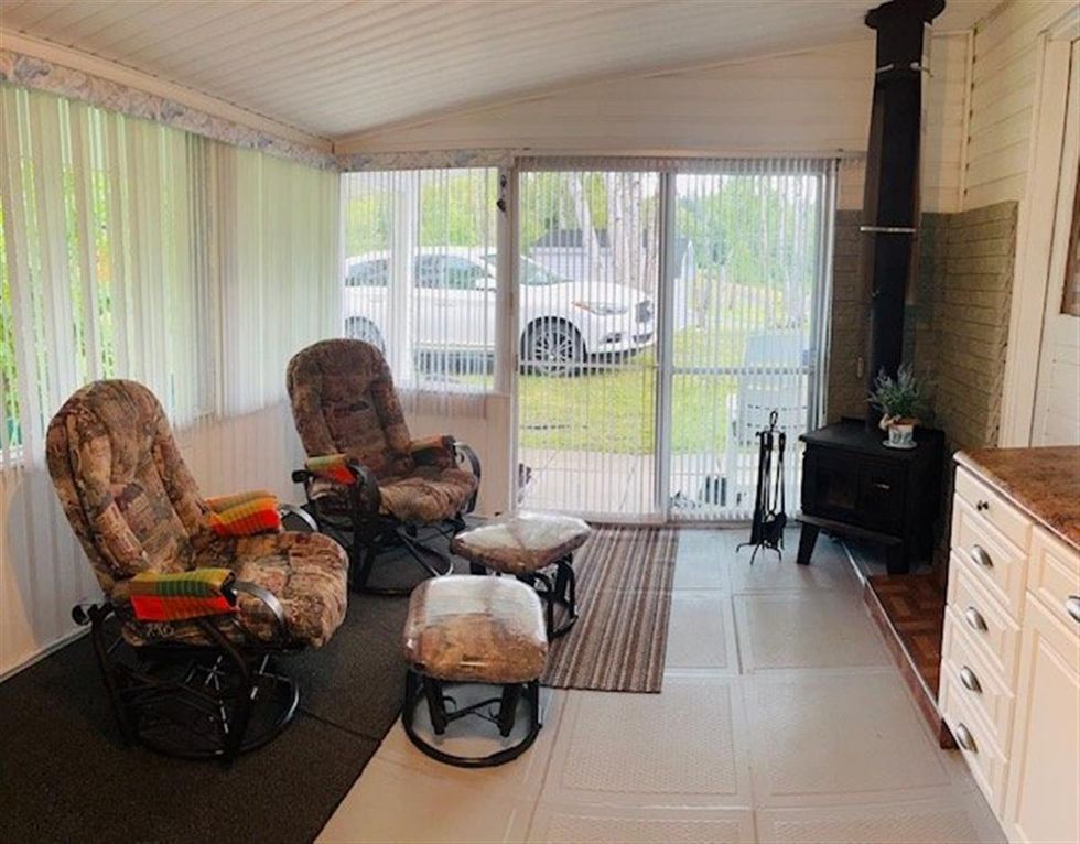 La verri\u00e8re du chalet.