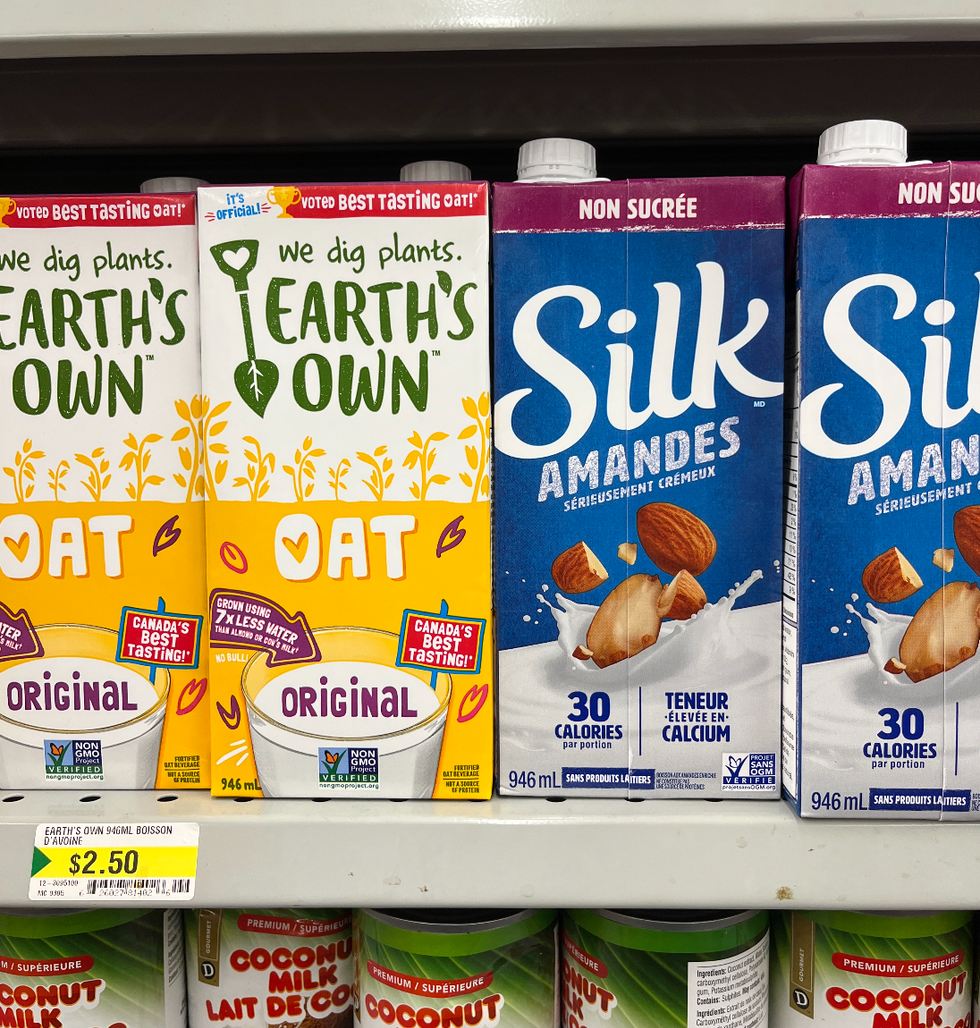Lait d'amandes et d'avoine au Dollarama.