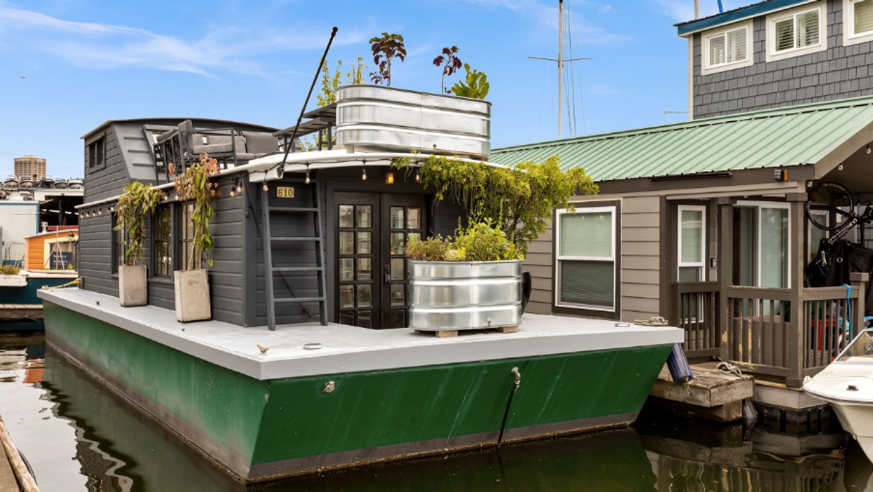Lake Union Houseboat For Sale Is Luxury Seattle Living For Half The Price