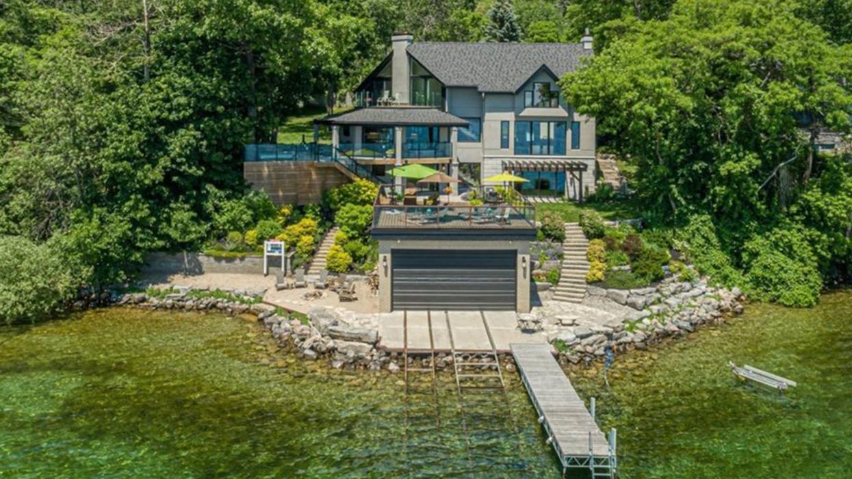 Lakeside House In Ontario By Emerald Waters Is Perfect If Green Is Your Favourite Colour