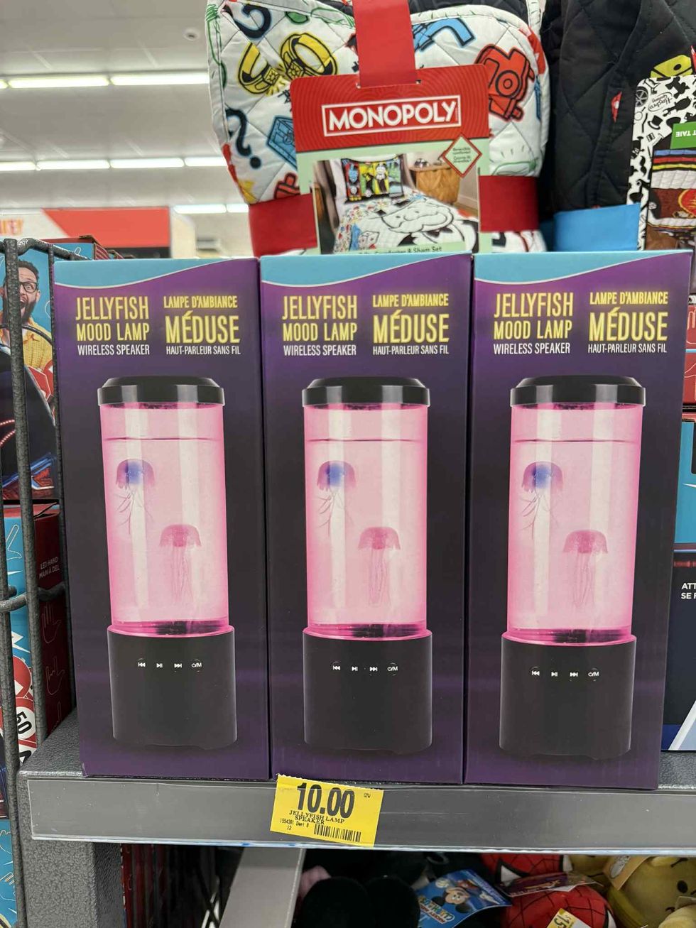 Lampe d'ambiance m\u00e9duses/haut-parleur sans fil en vente chez Tigre G\u00e9anr pour 10$.