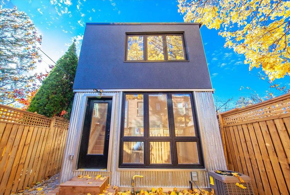 Laneway House In Toronto Is A Spacious & Sunny Gem Hidden Away In A Greektown Backyard