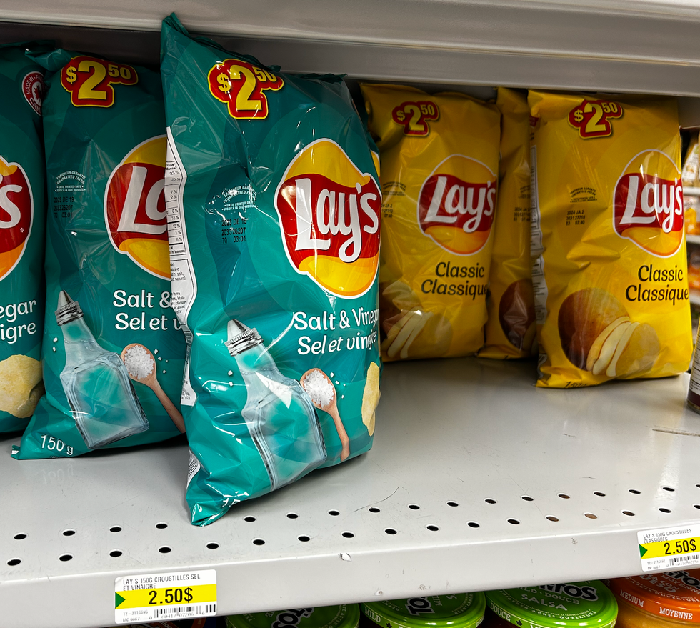 Lay's - Croustilles classique en vente au Dollarama de Ch\u00e2teauguay.