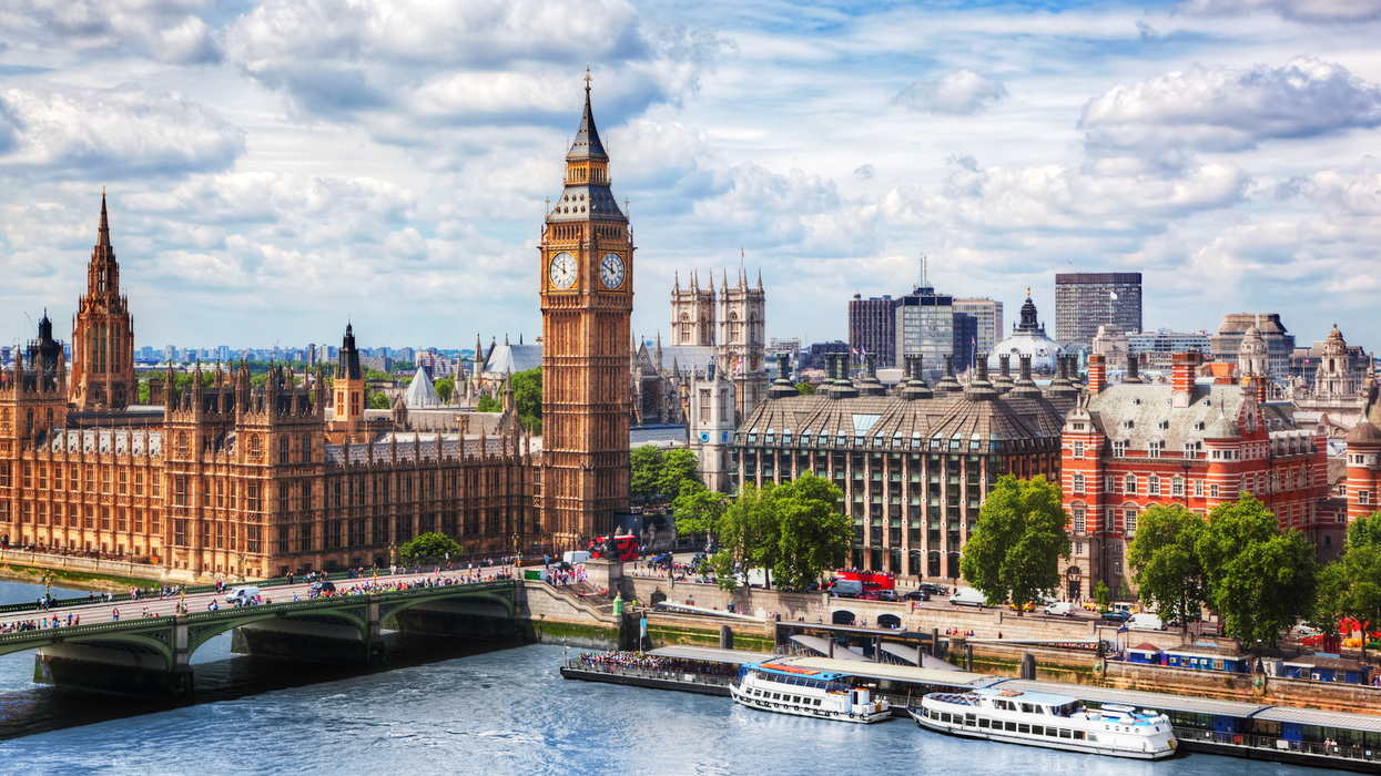 Le Big Ben et le pont de Westminster sur la Tamise, à Londres, au Royaume-Uni.